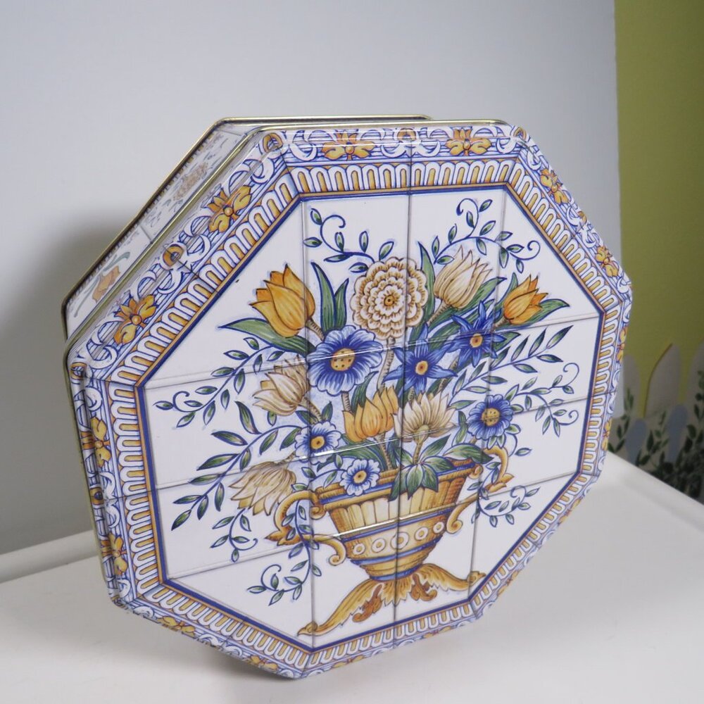 MILKY WAY MARS COLLECTOR TIN "Tiles" FLOWER VASE 1996 Limited Edition Embossed